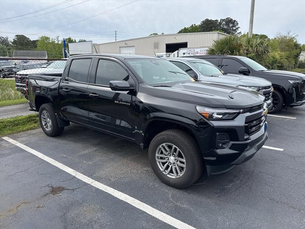 2025 Chevrolet Colorado WT/LT
