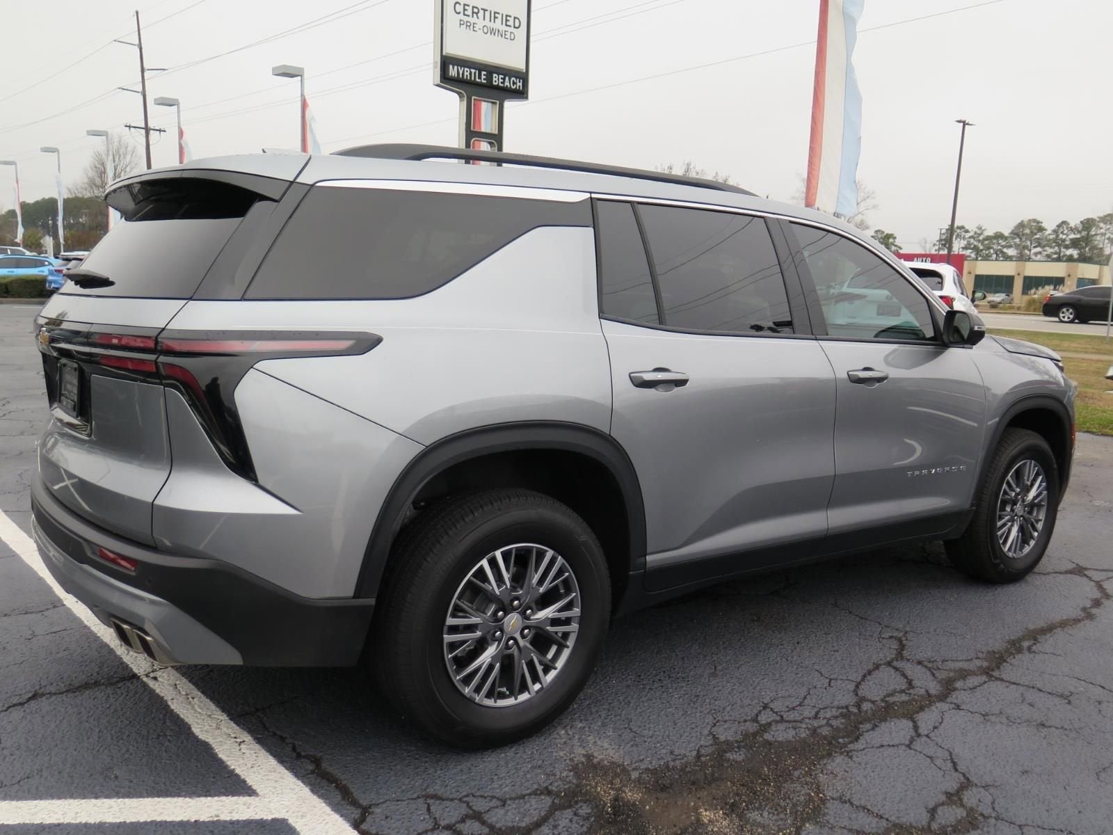 2025 Chevrolet Traverse LT