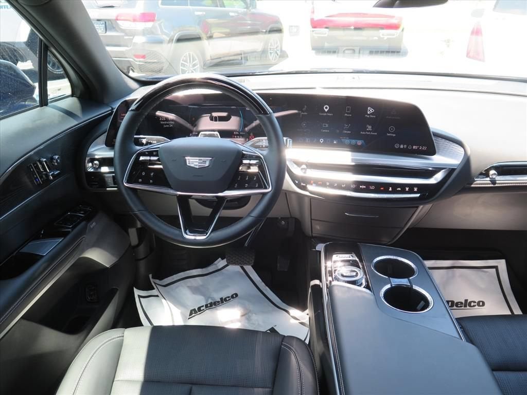 2024 Cadillac LYRIQ Sport 2
