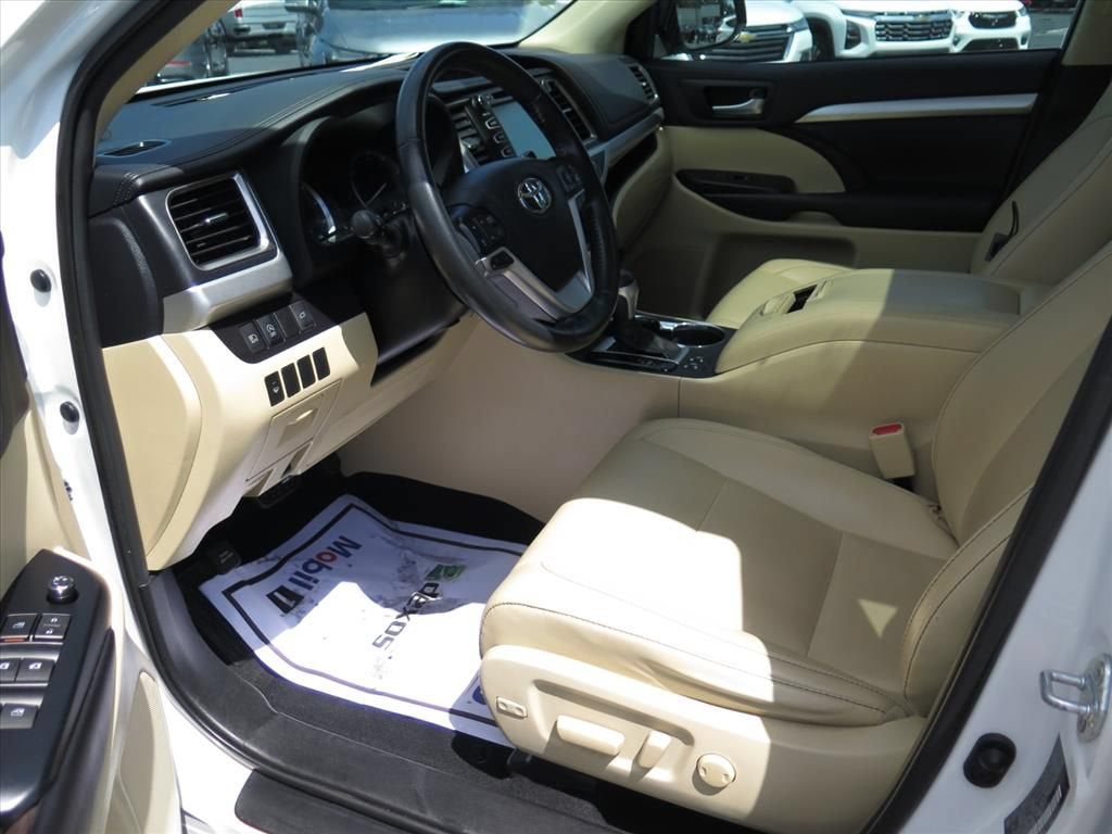 2019 Toyota Highlander SE