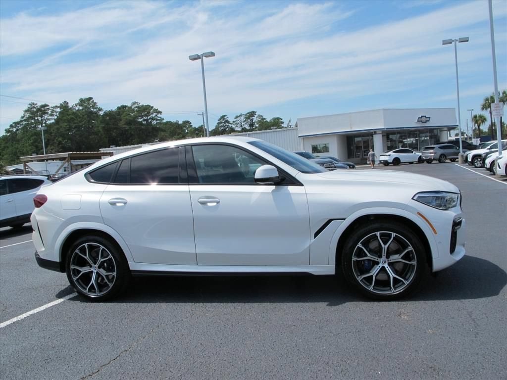 2022 BMW X6 M50i