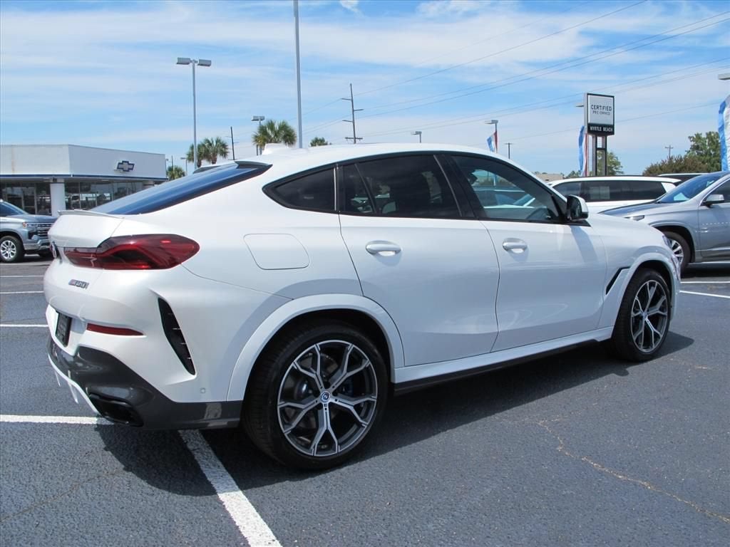 2022 BMW X6 M50i